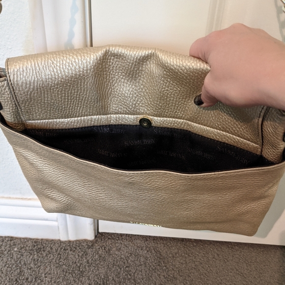 Sam & Libby gold crossbody bow purse - Picture 7 of 9